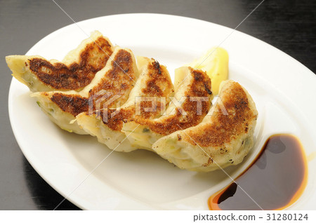 Chinese menu grilled dumplings 31280124