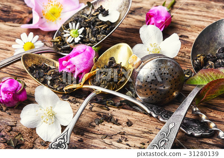 Tea spoons with tea leaves Tea spoons with tea leaves 31280139