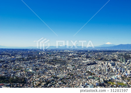 晴朗冬日，從橫濱地標塔觀景台眺望富士山。 31281597