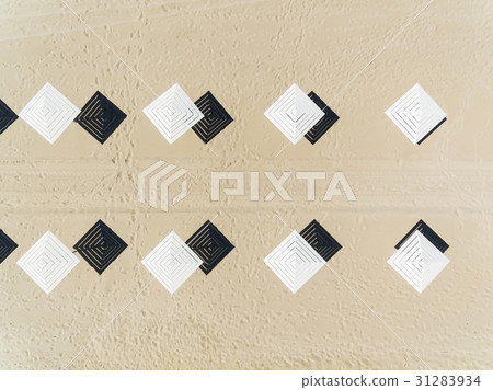 Beach umbrellas, view from above Beach umbrellas, view from above 31283934