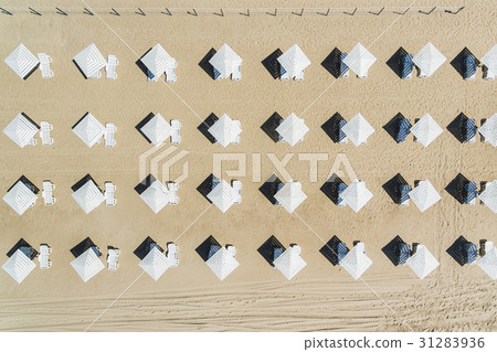 Beach umbrellas, view from above Beach umbrellas, view from above 31283936