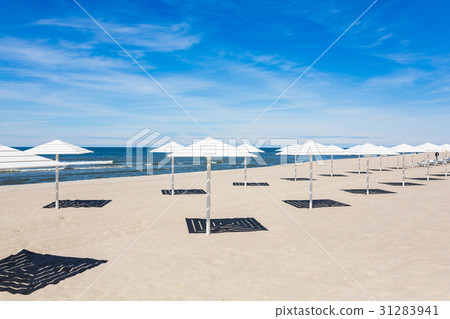 Deserted beach in summer Deserted beach in summer 31283941