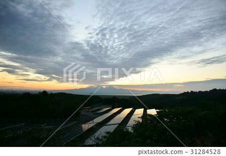 Sunset in the Ariake Sea Sunset in the Ariake Sea 31284528