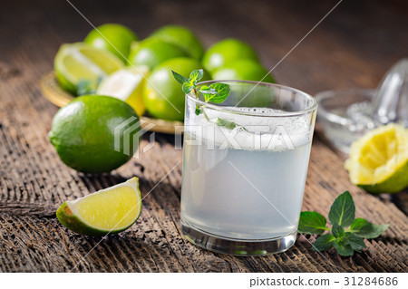 Fresh drink. 31284686