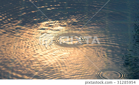 Rain drop on the water pool Rain drop on the water pool 31285954