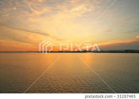 Morning glow of Lake Biwa Morning glow of Lake Biwa 31287465