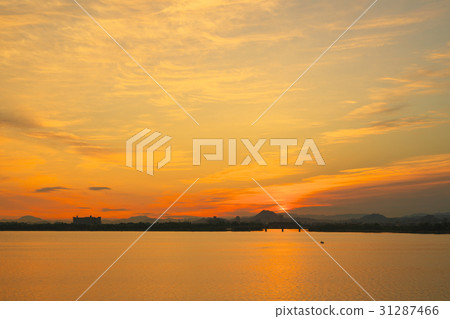 Morning glow of Lake Biwa Morning glow of Lake Biwa 31287466