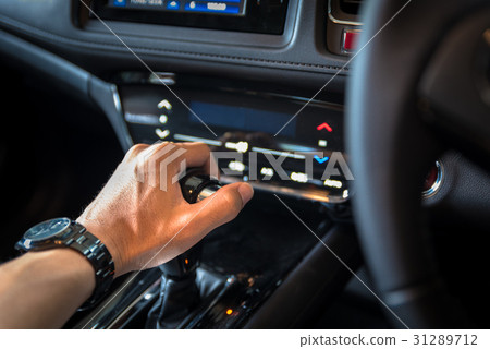 close up of hand  manual gear shift knob for car 31289712