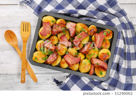 new potato roasted with Pork Ribs 31290002