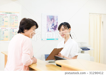 Hospital reception desk 31290412