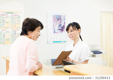 Hospital reception desk 31290413