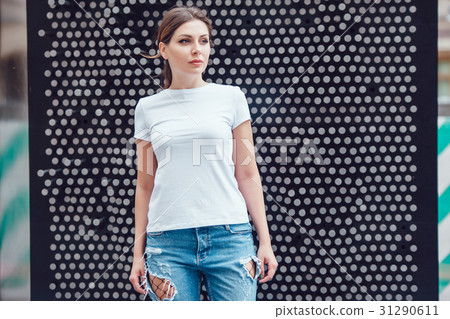 Attractive girl in a white T-shirt on the street 31290611