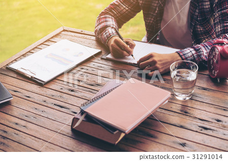 Businessman or freelance working on a desk 31291014