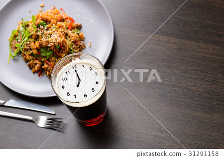 Time for dinner with beer 31291158