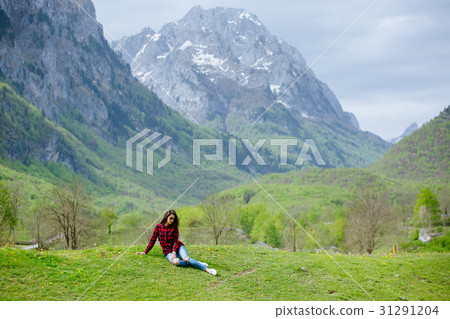 woman travel mountains in casual clothes woman travel mountains in casual clothes 31291204