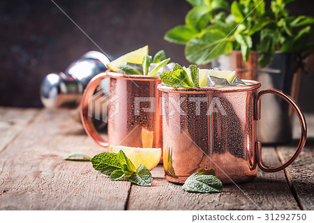 Moscow mule cocktail 31292750