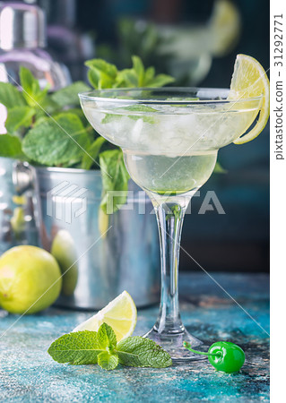 classic lime margarita cocktail classic lime margarita cocktail 31292771