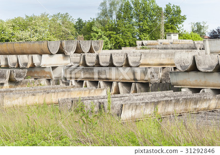 Prefabricated in cement  31292846