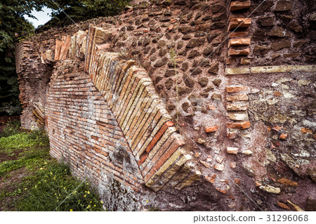 Ancient Roman ruins in Rome 31296068