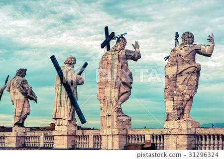 Statues on the roof of the Cathedral of St. Peter 31296324