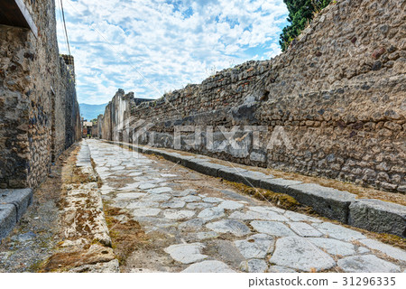 Street in Pompeii, Italy 31296335