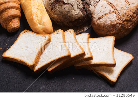 Fresh fragrant bread Fresh fragrant bread 31296549