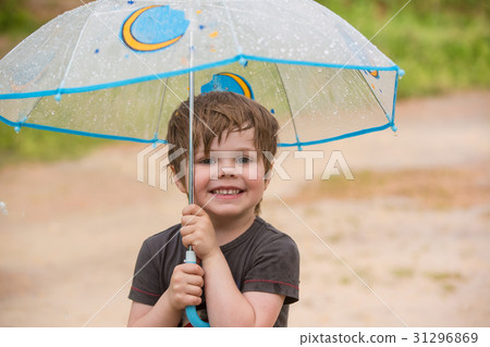 Little boy under umbrella 31296869