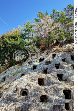 Yoshimi 100 Caves 31298729