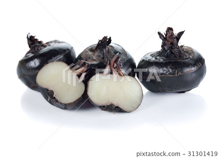 water nut isolated on white background water nut isolated on white background 31301419