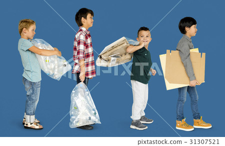 Diverse Group Of Kids Recycling Garbage 31307521