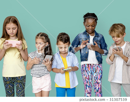 Children are using their smartphone 31307539