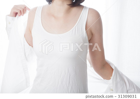 A woman wearing a shirt A woman wearing a shirt 31309031