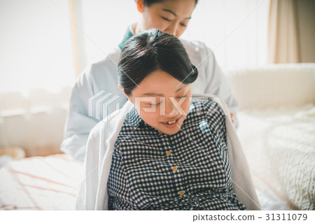 Childbearing, senior, 50 31311079