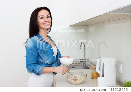 Wellness concept. Beautiful young woman making 31312433