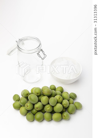 Making 500 g of Ome plum wine 31313396