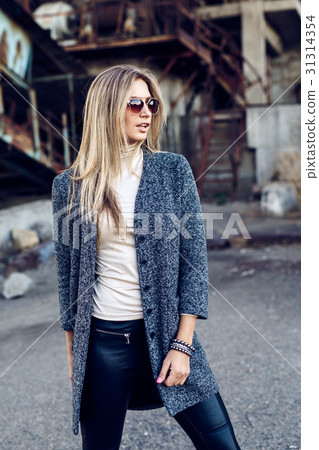 Portrait of a beautiful young woman in an Portrait of a beautiful young woman in an 31314354
