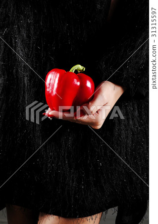 Sweet pepper on hand 31315597
