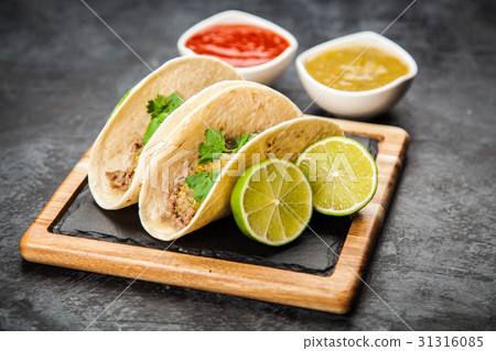 Mexican tacos with beef Mexican tacos with beef 31316085