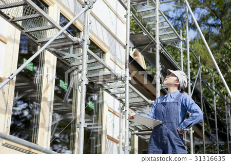 Construction site working woman Construction site working woman 31316635