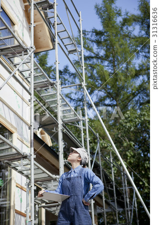 Construction site working woman Construction site working woman 31316636