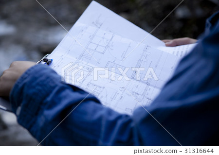 Construction site working woman Construction site working woman 31316644