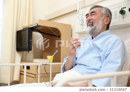 hospitalized patient 31319087