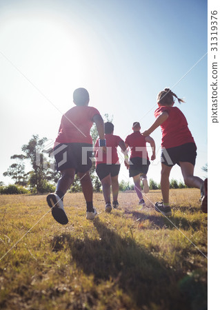 Trainer training kids in the boot camp Trainer training kids in the boot camp 31319376