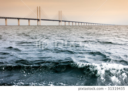 the oresund bridge between denmark and sweden 31319435