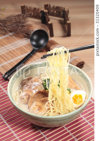 ramen  31320409