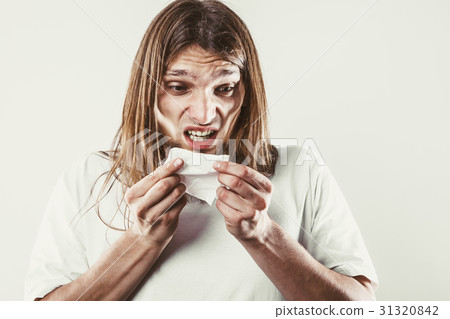 Man with hygienic tissue 31320842