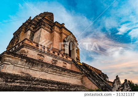 Ancient Pagoda build from brick at Wat Chedi Luang 31321137