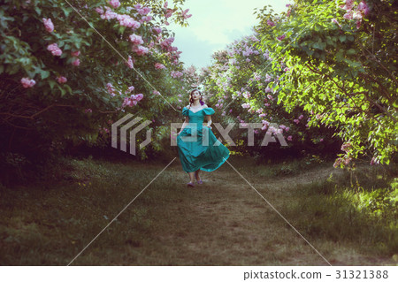 Woman runs through the garden. Woman runs through the garden. 31321388