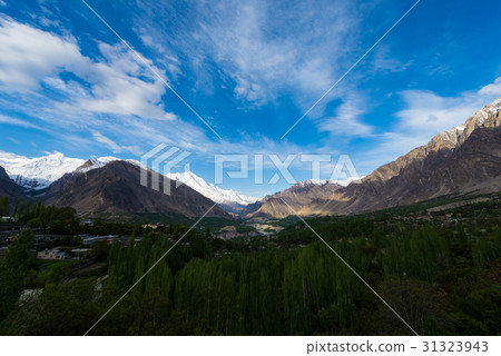 Hunza Kalimbaad Hunza Kalimbaad 31323943