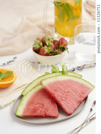 watermelon, strawberries and cold tea 31326751